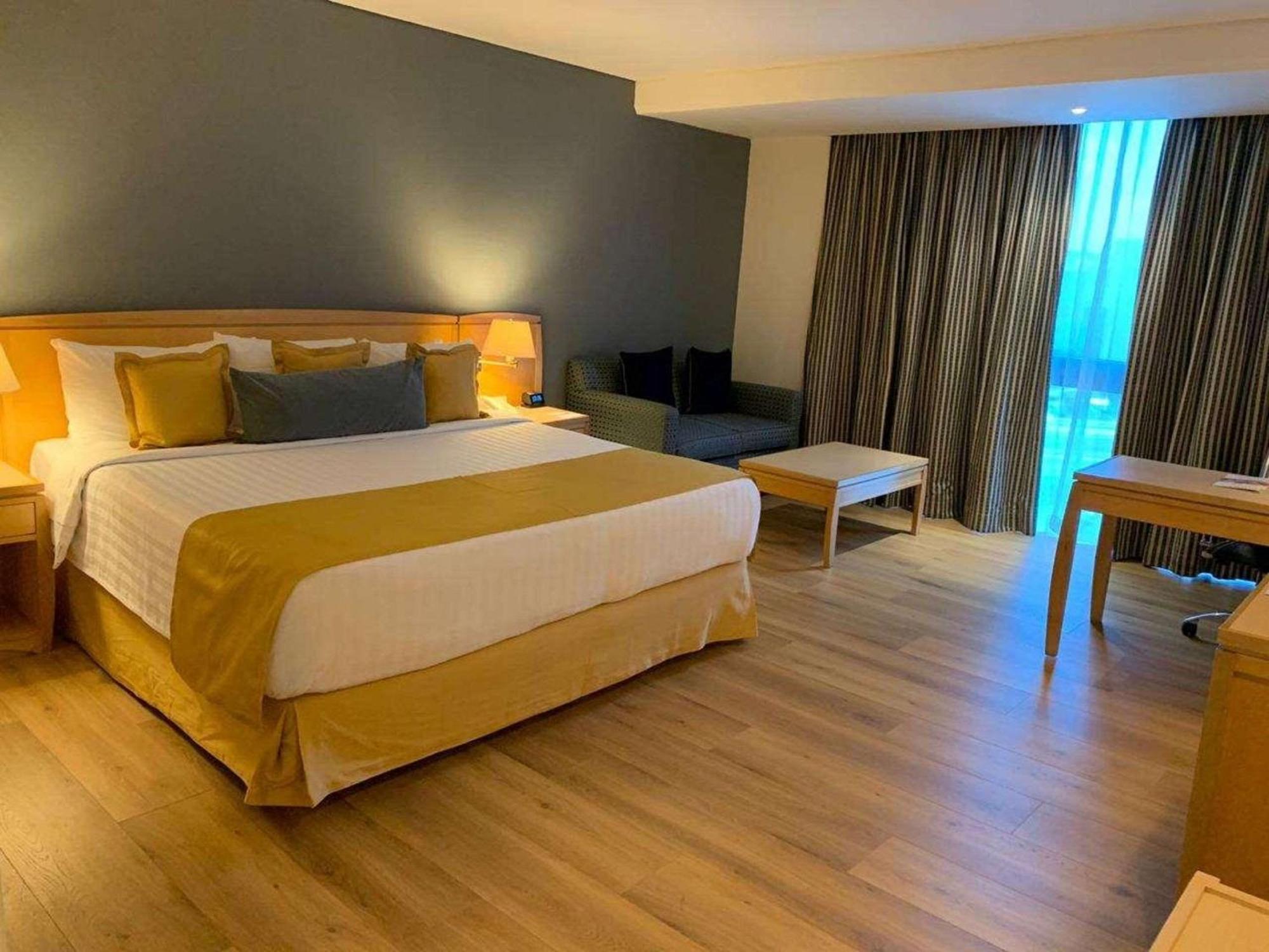 Radisson Paraiso Hotel Mexico City Exterior photo A room at the hotel